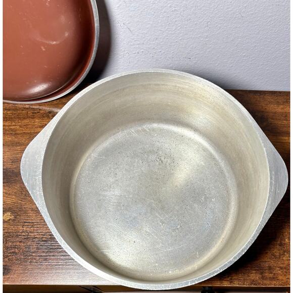 Vintage 1970s Club Cast Aluminum Brown Dutch Oven 4 Qt - Picture 9 of 14